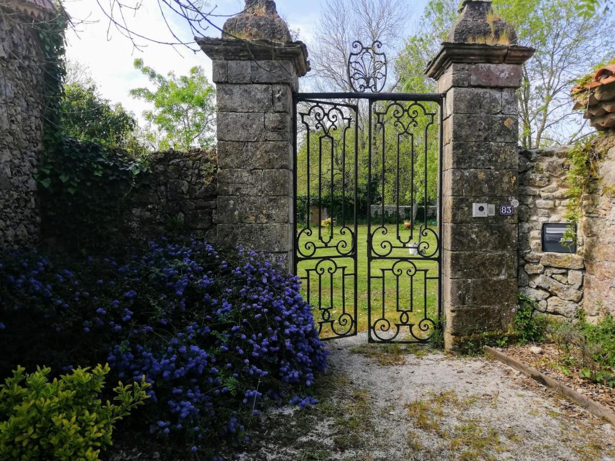 Au Logis De La Mongie Bed & Breakfast Soullans Exterior photo