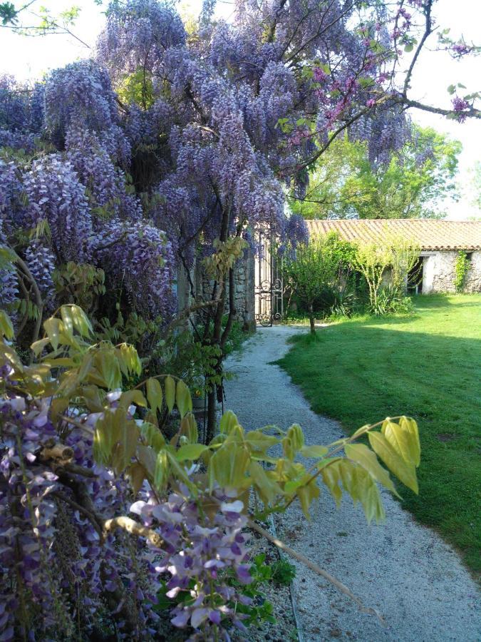 Au Logis De La Mongie Bed & Breakfast Soullans Exterior photo