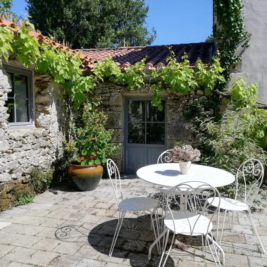 Au Logis De La Mongie Bed & Breakfast Soullans Exterior photo