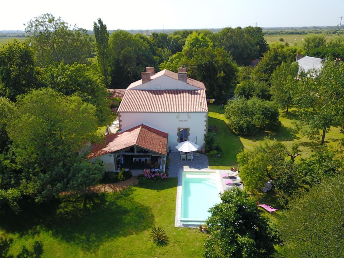 Au Logis De La Mongie Bed & Breakfast Soullans Exterior photo
