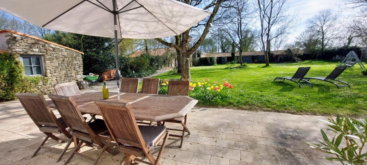 Au Logis De La Mongie Bed & Breakfast Soullans Exterior photo