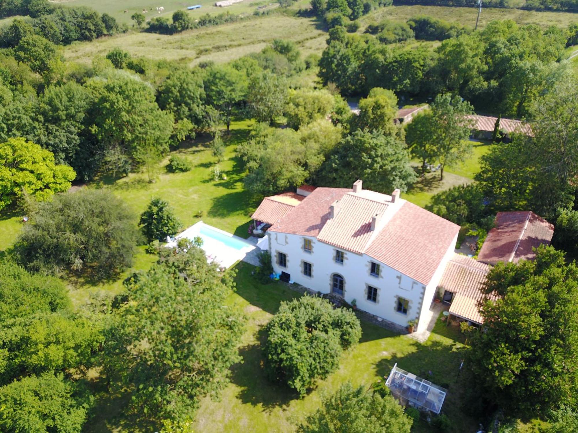 Au Logis De La Mongie Bed & Breakfast Soullans Exterior photo